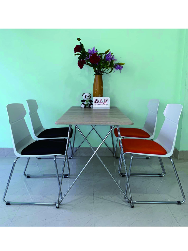 concise dinner table set